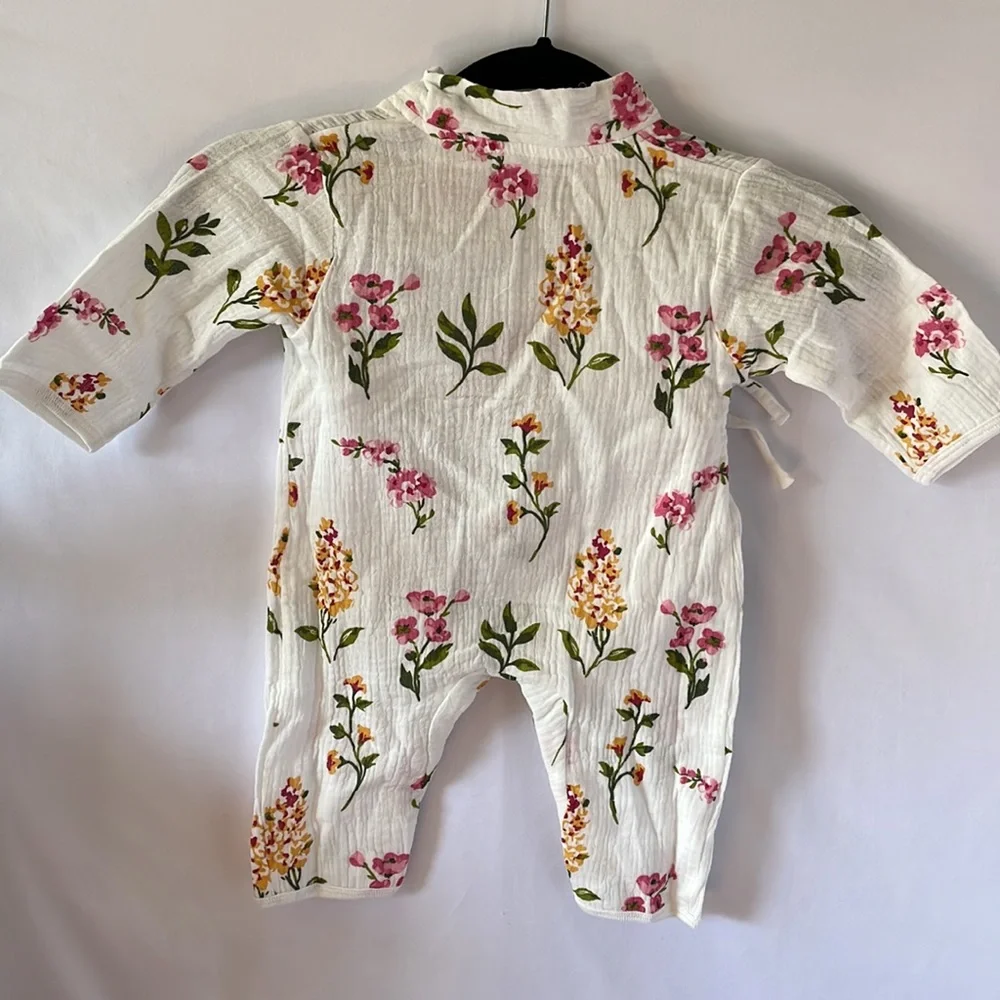 Chuya cream romper with pink flowers size 0-3 months side‎ tie sand snaps